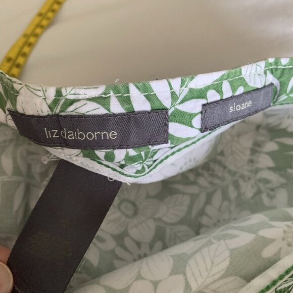 Liz Claiborne Sloane Size 12 Women’s Capri Green Floral Print Cargo Pants - Picture 8 of 10